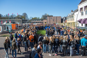 foto Kingsday Outdoor 2015, 27 april 2015, Oldehoofsterkerkhof, Leeuwarden #866679