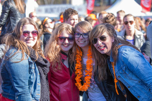 foto Kingsday Outdoor 2015, 27 april 2015, Oldehoofsterkerkhof, Leeuwarden #866688