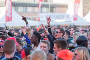 foto Kingsday Outdoor 2015, 27 april 2015, Oldehoofsterkerkhof, Leeuwarden #866719