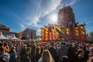 foto Kingsday Outdoor 2015, 27 april 2015, Oldehoofsterkerkhof, Leeuwarden #866721