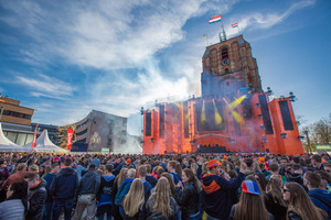 foto Kingsday Outdoor 2015, 27 april 2015, Oldehoofsterkerkhof, Leeuwarden #866741