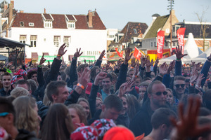 foto Kingsday Outdoor 2015, 27 april 2015, Oldehoofsterkerkhof, Leeuwarden #866758