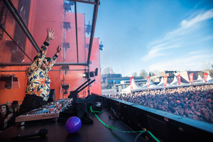 foto Kingsday Outdoor 2015, 27 april 2015, Oldehoofsterkerkhof, Leeuwarden #866777