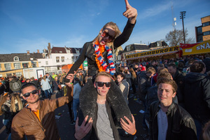 foto Kingsday Outdoor 2015, 27 april 2015, Oldehoofsterkerkhof, Leeuwarden #866787