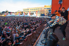 Foto's, Kingsday Outdoor 2015, 27 april 2015, Oldehoofsterkerkhof, Leeuwarden