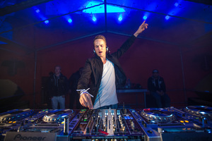 foto Kingsday Outdoor 2015, 27 april 2015, Oldehoofsterkerkhof, Leeuwarden #866836