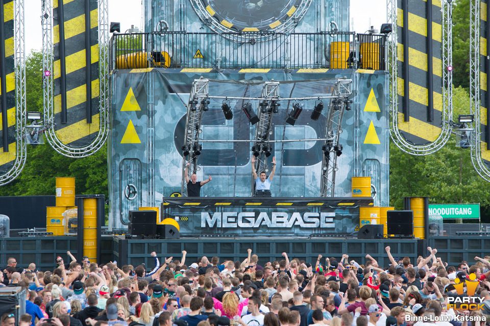 foto Megabase Outdoor, 30 mei 2015, Park de Wezenlanden, met Outbreak