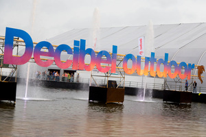 foto Decibel outdoor - the festival, 15 augustus 2015, Beekse Bergen, Hilvarenbeek #881862