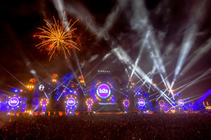 foto Decibel outdoor - the festival, 15 augustus 2015, Beekse Bergen, Hilvarenbeek #881905