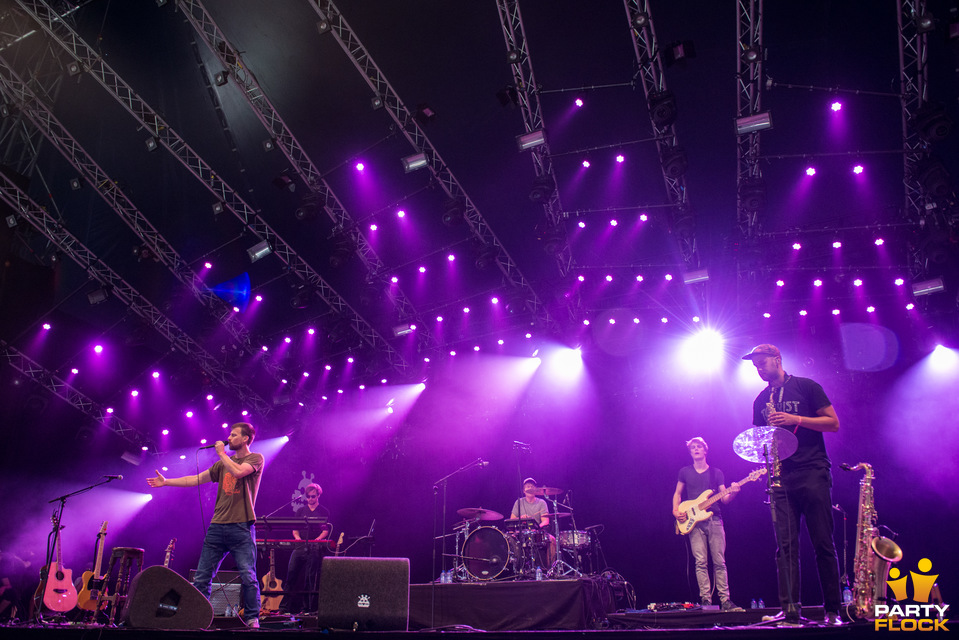 foto Lowlands, 19 augustus 2016, Walibi Holland, met Tourist LeMC