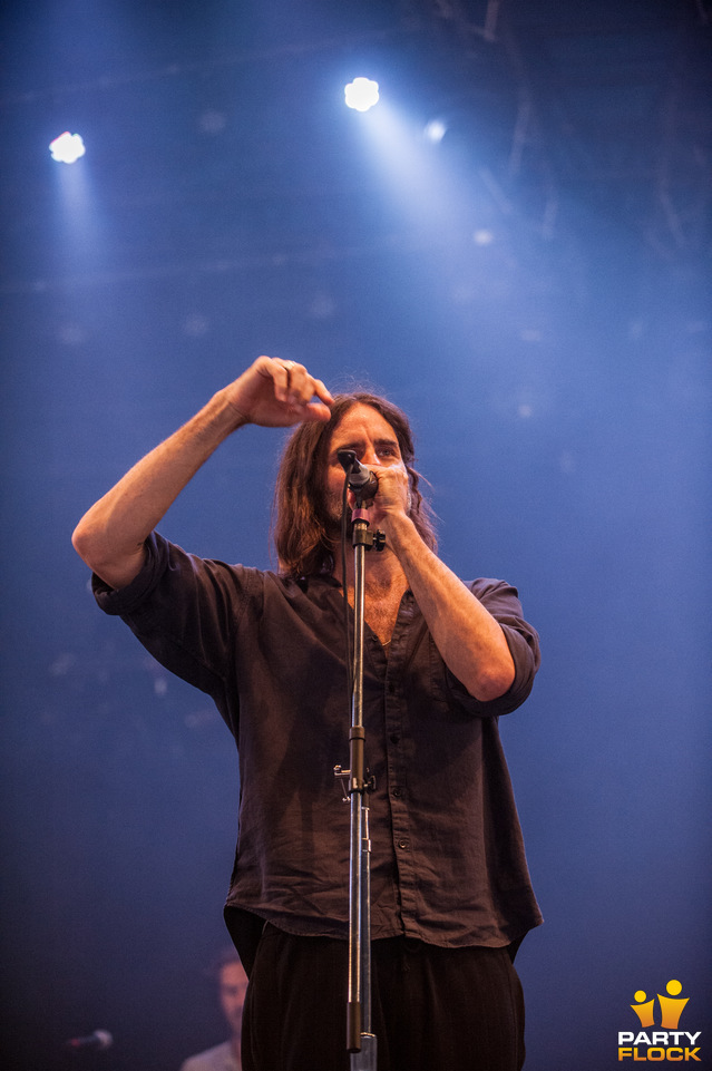 foto Lowlands, 19 augustus 2016, Walibi Holland, met Miike Snow