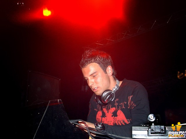 foto Dresscode Fantasy World, 11 april 2004, Kingdom the Venue, met Jochen Miller