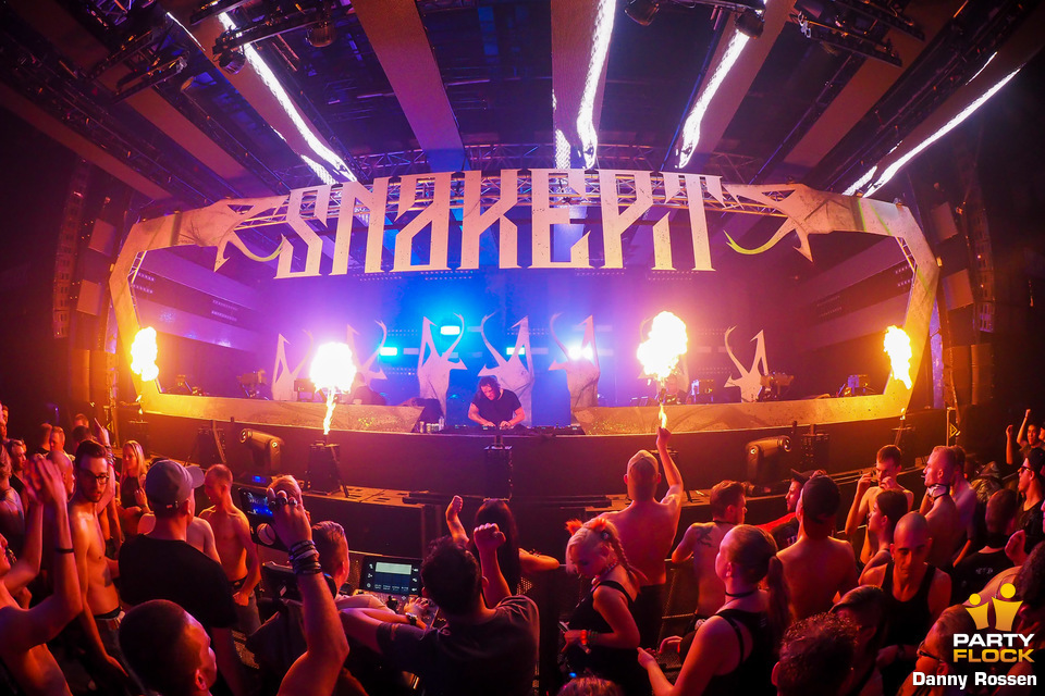 foto Snakepit, 9 december 2017, Klokgebouw, met Angernoizer