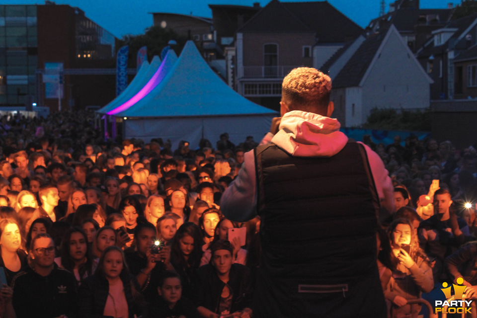 foto Dancetour, 30 augustus 2018, Simonsplein, met Bizzey