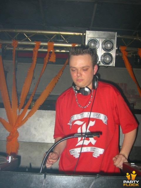 foto Queensday Rave, 30 april 2004, Jennifeu & Malibu, met Outblast