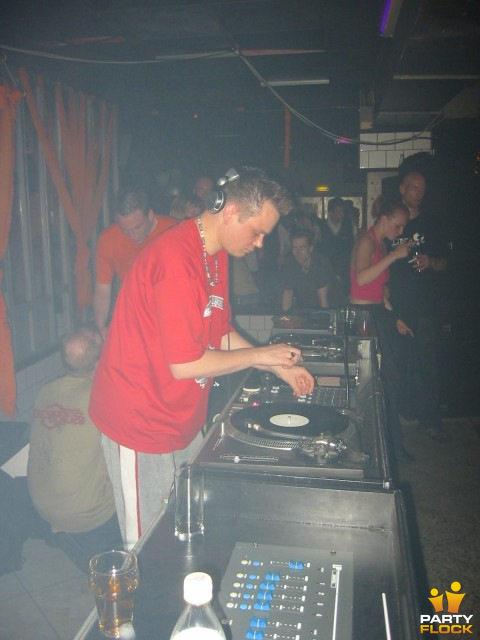 foto Queensday Rave, 30 april 2004, Jennifeu & Malibu, met Outblast