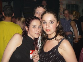 foto Queensday Rave, 30 april 2004, Jennifeu & Malibu, Drachten #94854