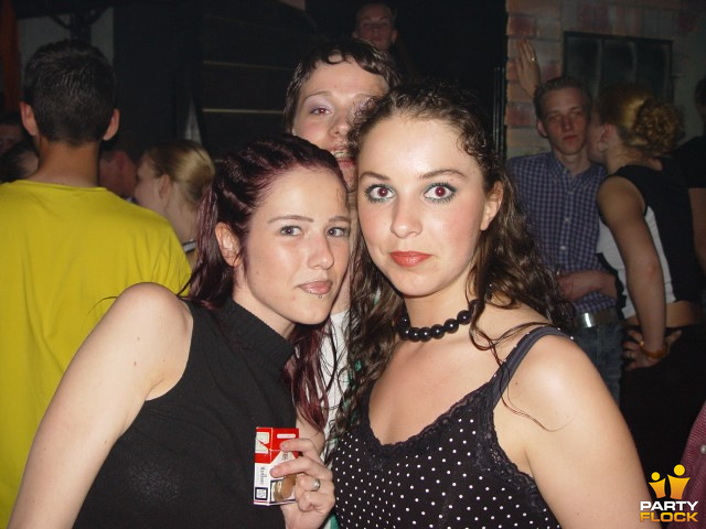 foto Queensday Rave, 30 april 2004, Jennifeu & Malibu