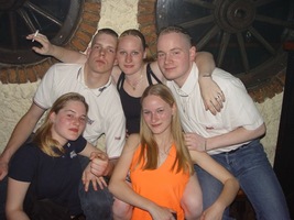 foto Queensday Rave, 30 april 2004, Jennifeu & Malibu, Drachten #94866