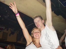 foto Queensday Rave, 30 april 2004, Jennifeu & Malibu, Drachten #94911