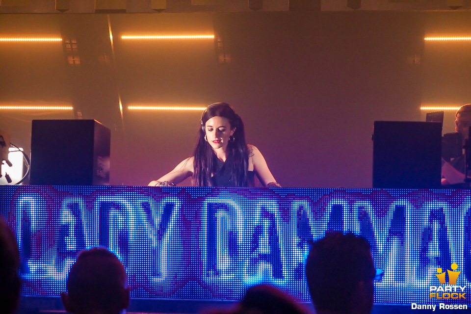 foto Snakepit, 8 december 2018, Klokgebouw, met Lady Dammage