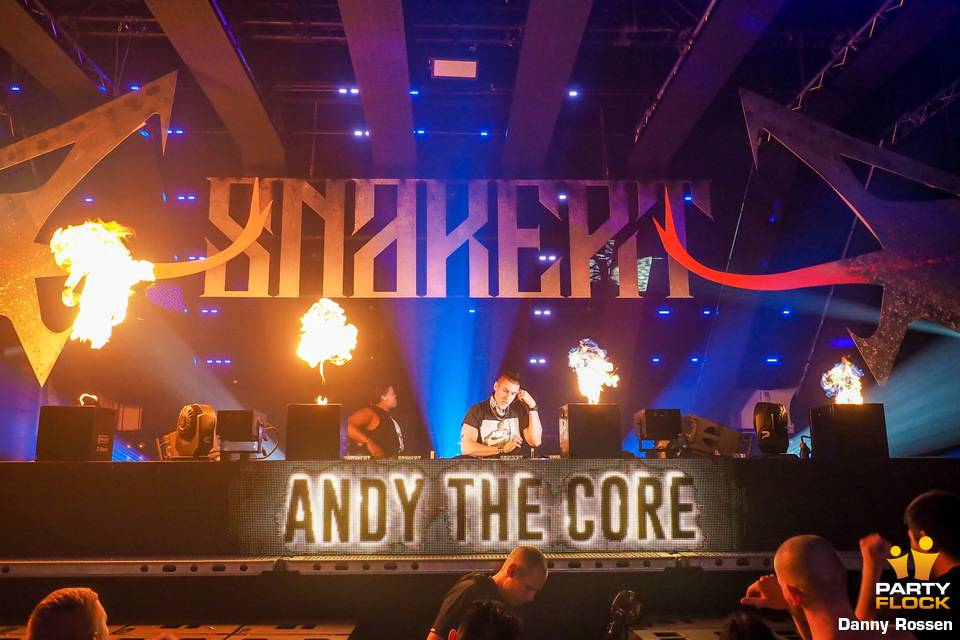 foto Snakepit, 8 december 2018, Klokgebouw, met Andy The Core